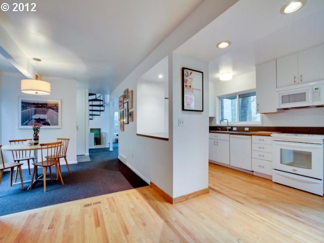 3528 Southwest Beaverton Court Portland, OR 97239 - Photo 6 of 15