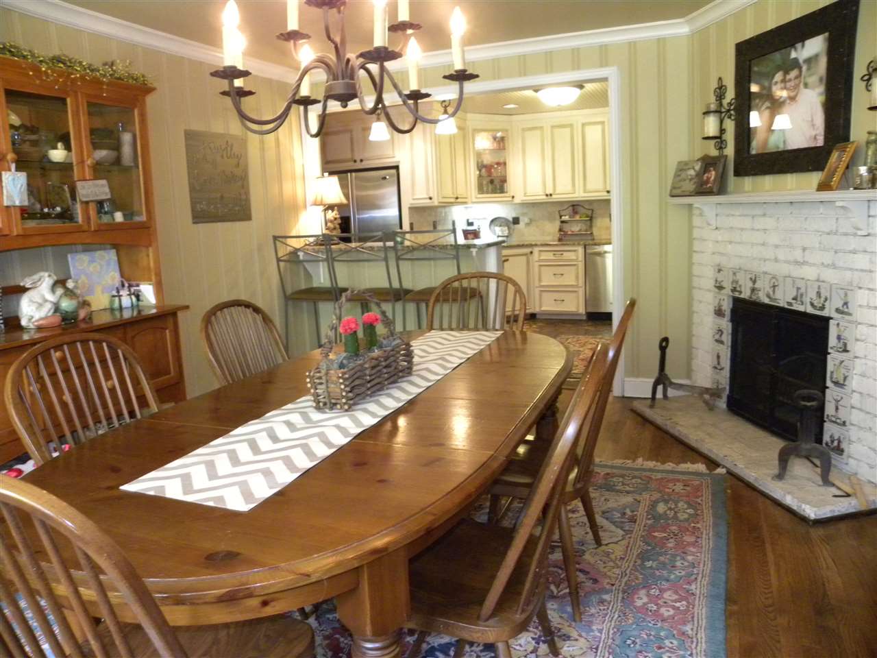 5403 Rich Road Memphis, TN 38120 - Photo 4 of 25 What a charming airy and light filled breakfast room. The lovely fireplace is one of 4!