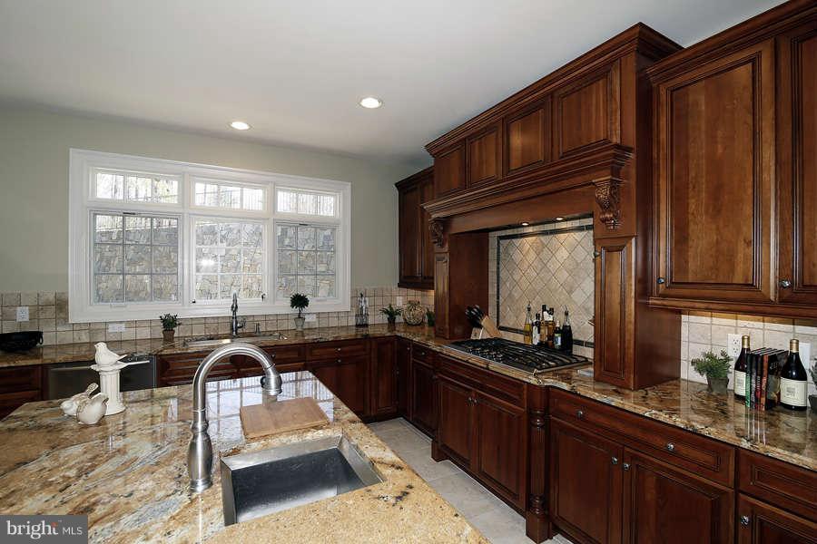 901 Georgetown Ridge Court McLean, VA 22102 - Photo 11 of 29 Gallery Image 11