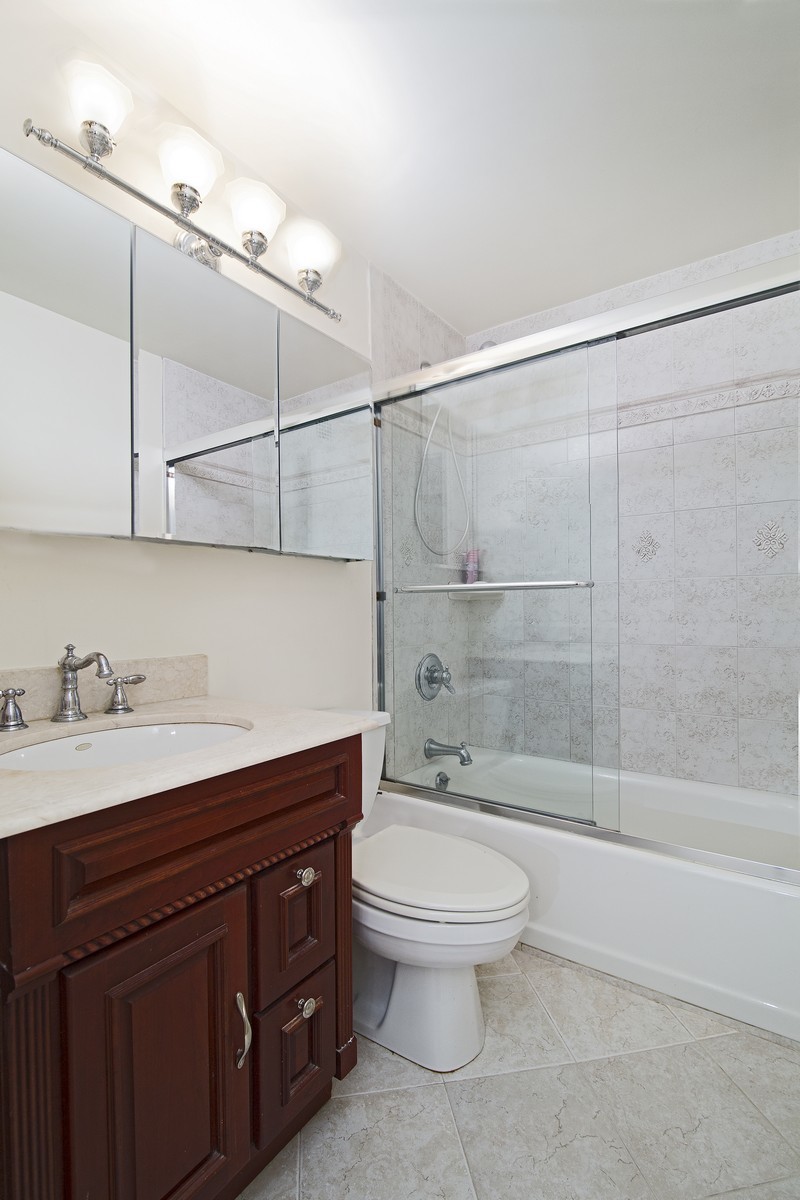 402 East 90th Street, Unit 5D Manhattan, NY 10128 - Photo 6 of 7