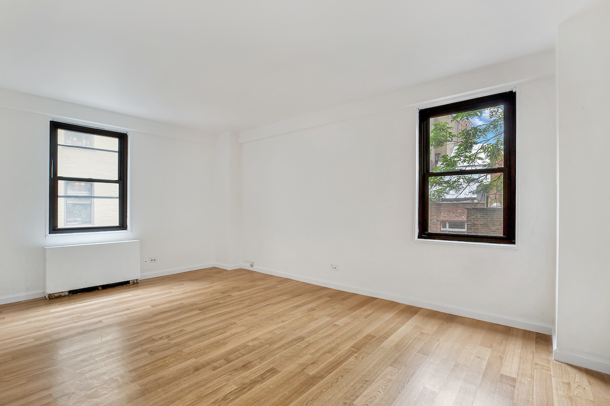 245 East 25th Street, Unit 4J Manhattan, NY 10010 - Photo 6 of 9