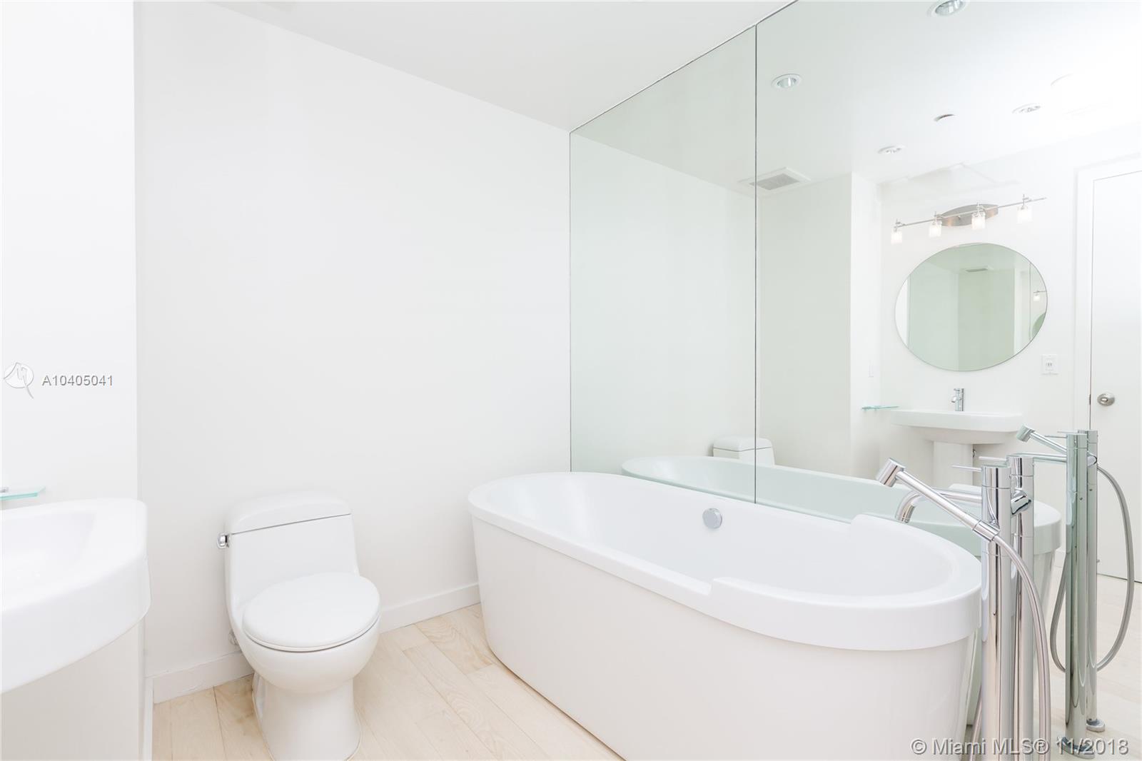 1040 Biscayne Boulevard, Unit 4407 Miami, FL 33132 - Photo 21 of 33