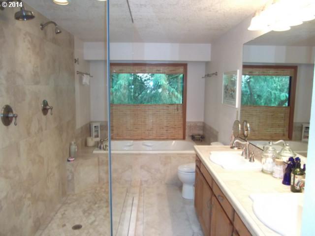 1804 Southwest Broadleaf Drive Portland, OR 97219 - Photo 11 of 16 Gallery Image 11