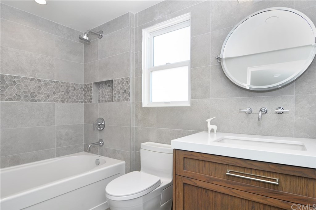 30 Pacific Avenue Surfside, CA 90743 - Photo 4 of 41