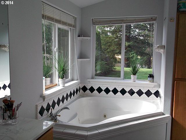 1708 Del Rio Road Roseburg, OR 97471 - Photo 9 of 16 Gallery Image 9