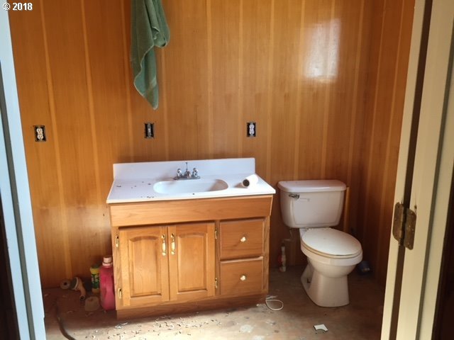 501 Reston Road Tenmile, OR 97481 - Photo 2 of 13