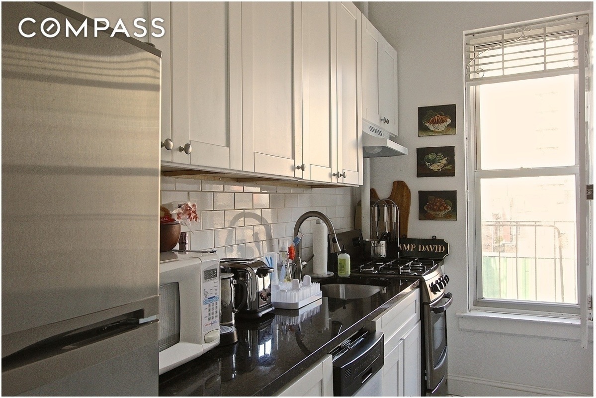 27 East 94th Street, Unit 5D Manhattan, NY 10128 - Photo 6 of 8