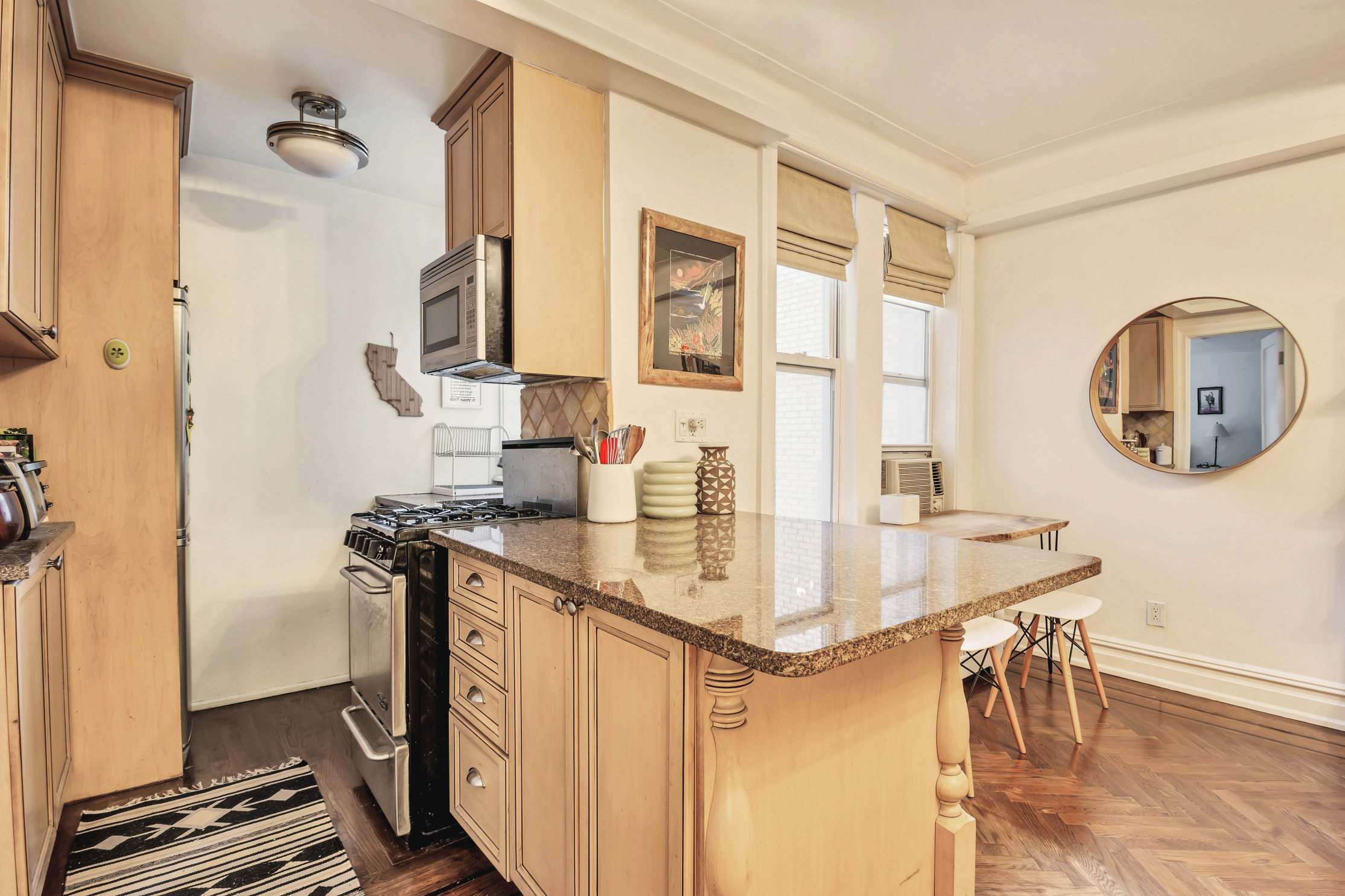41 West 72nd Street, Unit 8C Manhattan, NY 10023 - Photo 3 of 6