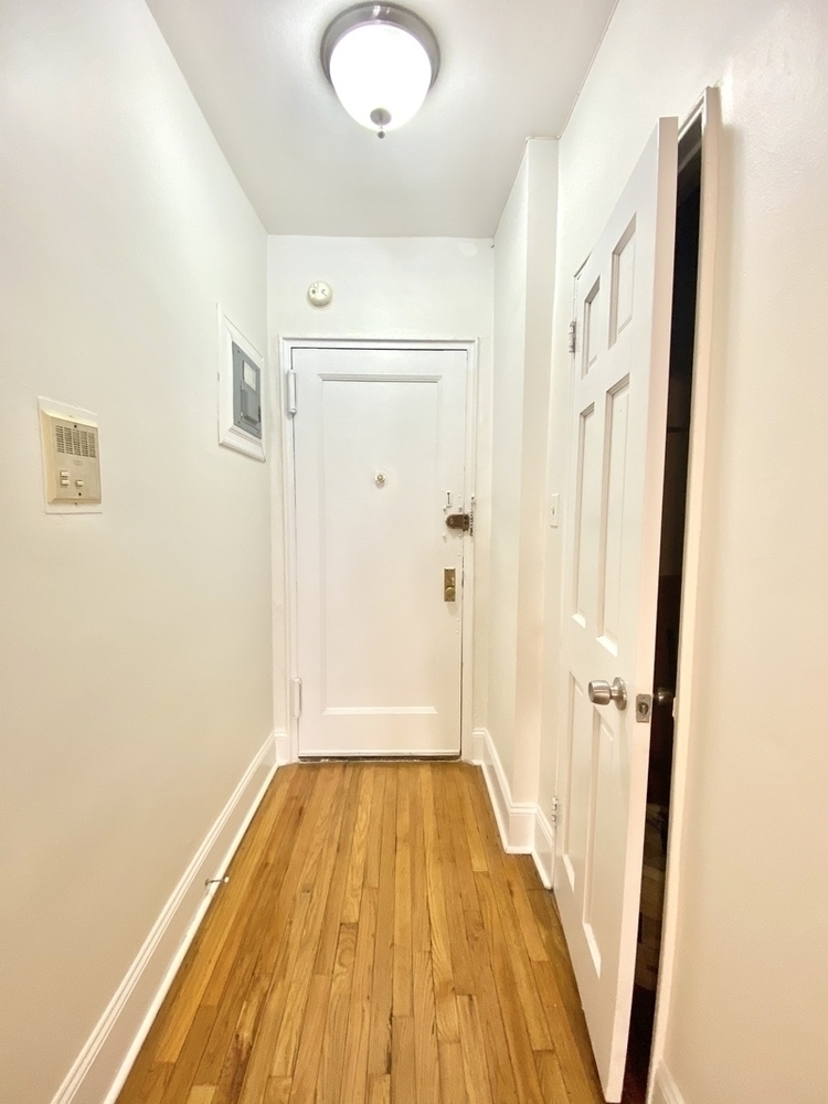 163 West 17th Street, Unit 2B Manhattan, NY 10011 - Photo 5 of 10
