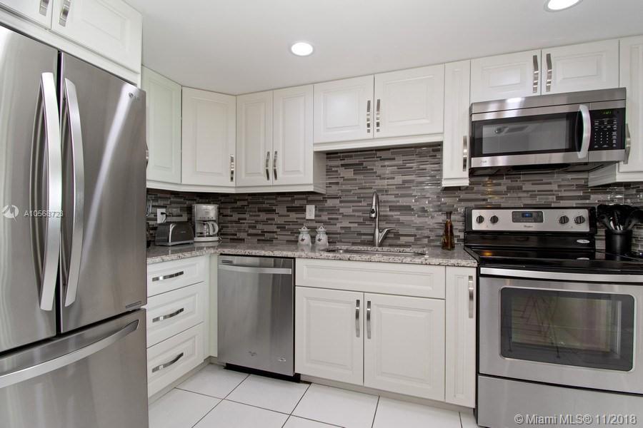 4101 Pine Tree Drive, Unit 1819 Miami Beach, FL 33140 - Photo 4 of 12