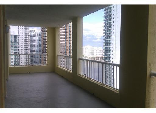 170 Southeast 14th Street, Unit 2202 Miami, FL 33131 - Photo 3 of 8