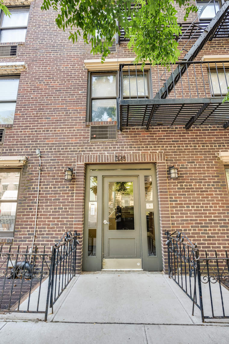 328 West 19th Street, Unit 2B Manhattan, NY 10011 - Photo 10 of 11