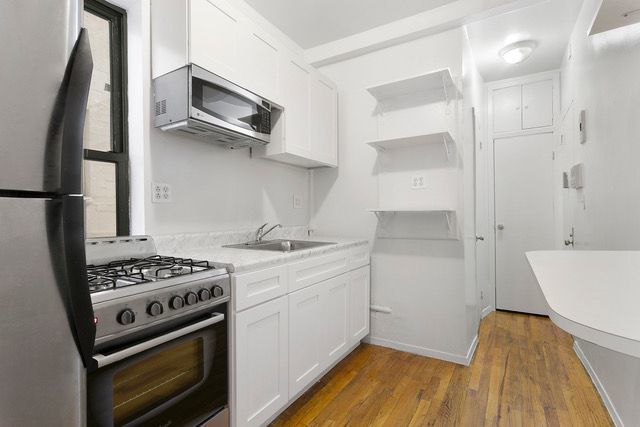 359 West 45th Street, Unit 3FN Manhattan, NY 10036 - Photo 3 of 5