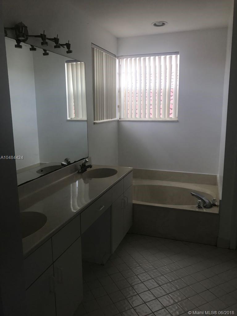 253 Bridgeton Road Weston, FL 33326 - Photo 5 of 11