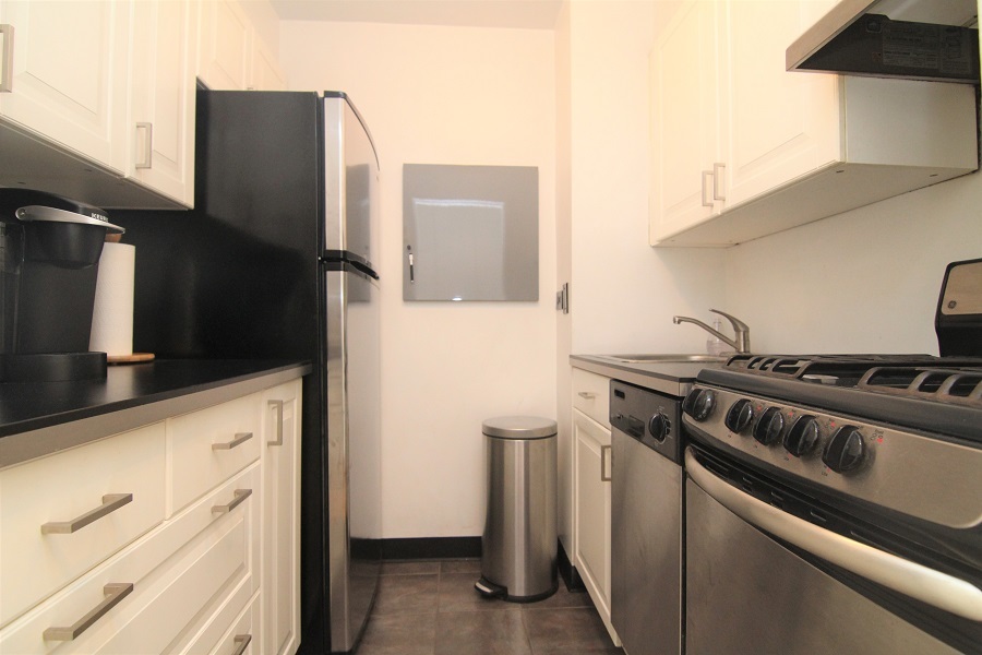 159 West 53rd Street, Unit 38C Manhattan, NY 10019 - Photo 4 of 11