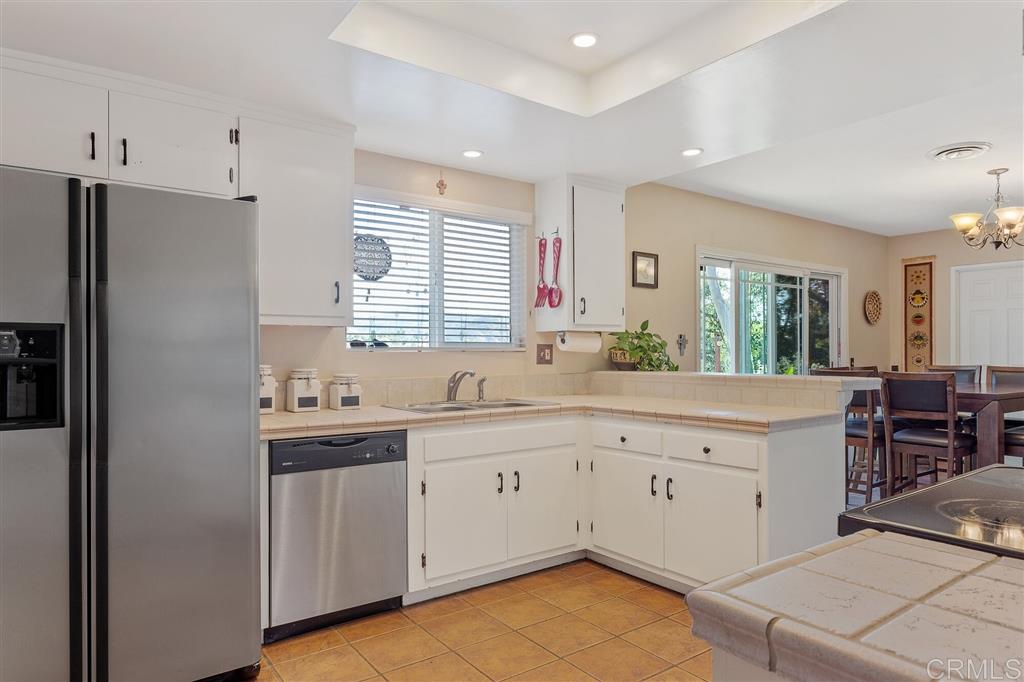 3330 Mary Lane Escondido, CA 92025 - Photo 4 of 17