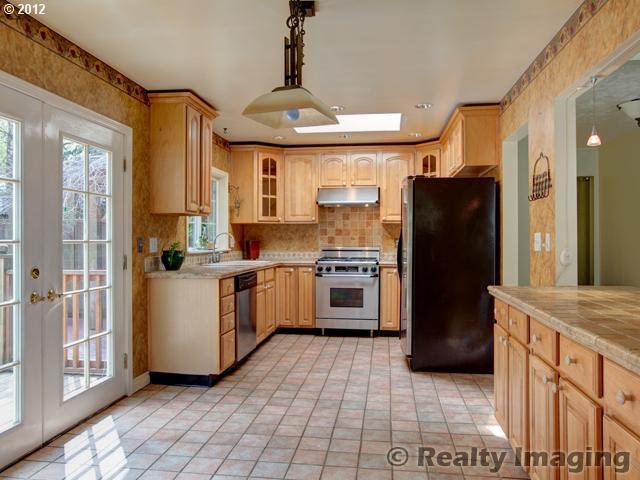 6432 Southwest Loop Drive Portland, OR 97221 - Photo 9 of 15 Gallery Image 9