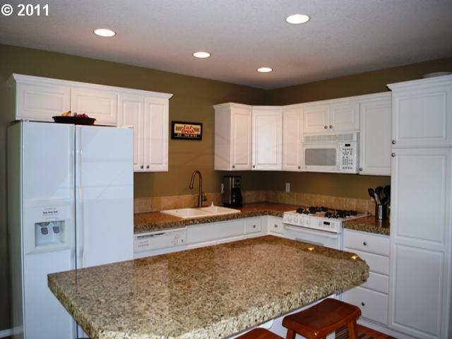 22060 Southwest Grahams Ferry Road, Unit D Tualatin, OR 97062 - Photo 3 of 16 Gallery Image 3