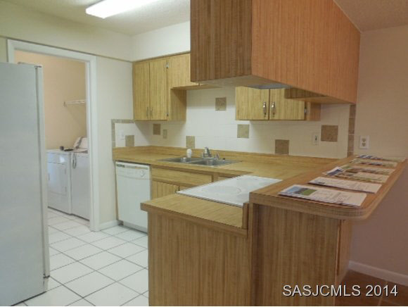 119 Rio Del Mar Street, Unit B St. Augustine, FL 32080 - Photo 7 of 13 KITCHEN