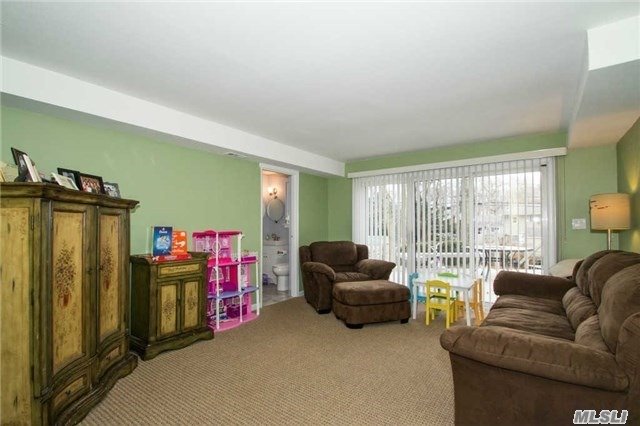 6 Calico Tree Road Hauppauge, NY 11788 - Photo 15 of 20 Gallery Image 15
