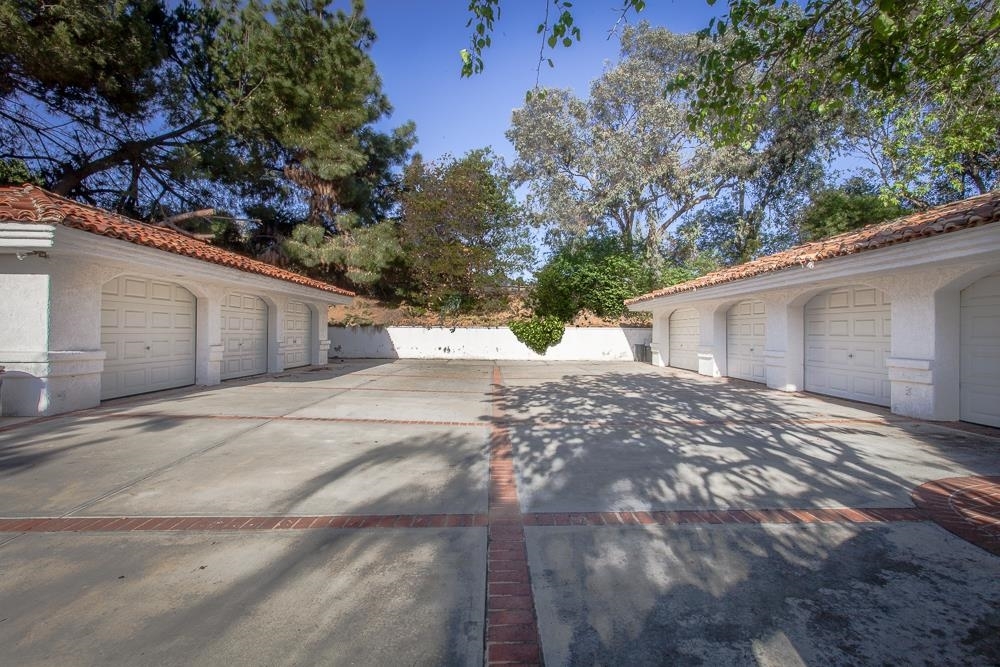 22 Gateview Drive Fallbrook, CA 92028 - Photo 17 of 25 Has 7 car garages!