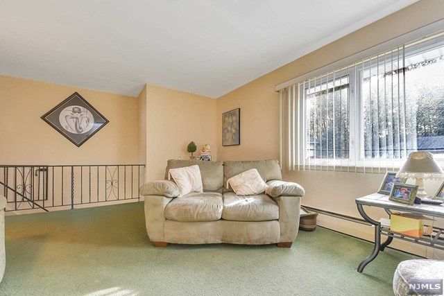 577 Carpenter Place Ridgefield, NJ 07657 - Photo 6 of 25