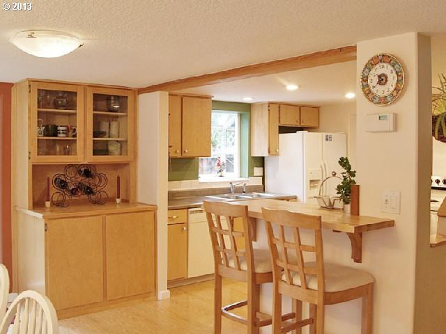 1734 Southwest Taylors Ferry Road Portland, OR 97219 - Photo 3 of 16 Gallery Image 3
