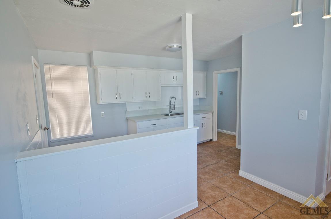 911 Sandra Drive Bakersfield, CA 93304 - Photo 8 of 31