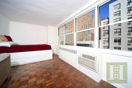 310 East 70th Street, Unit 7J Manhattan, NY 10021 - Photo 4 of 4