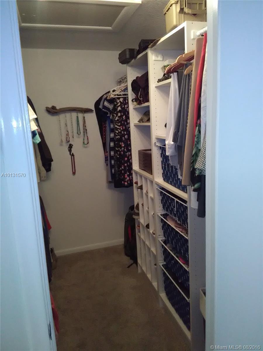 8421 Southwest 28th Street Davie, FL 33328 - Photo 16 of 34