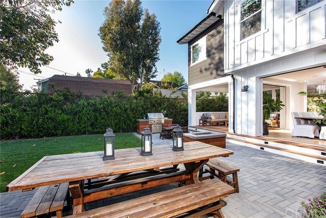 $2,575,000 | 291 Walnut Street, Costa Mesa, CA 92627