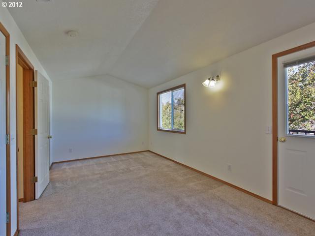 17665 Southwest Alexander Street Aloha, OR 97003 - Photo 5 of 12 Gallery Image 5