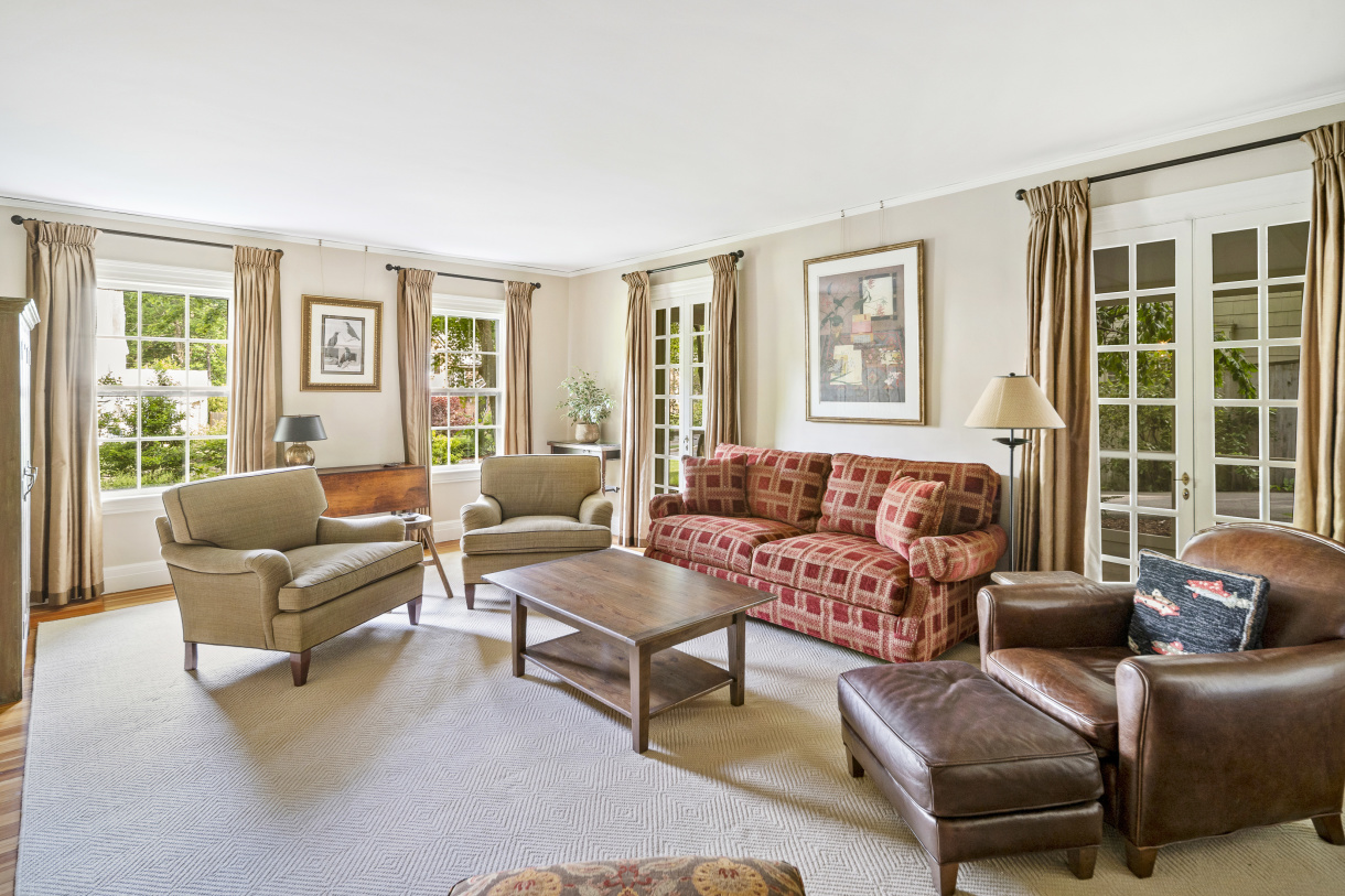 56 Spooner Road Chestnut Hill, MA 02467 - Photo 3 of 7