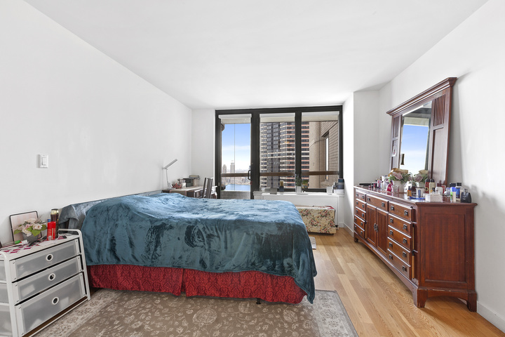 330 East 38th Street, Unit 26K New York, NY 10016 - Photo 2 of 11