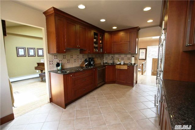 75 Sandy Hollow Road Port Washington, NY 11050 - Photo 7 of 20