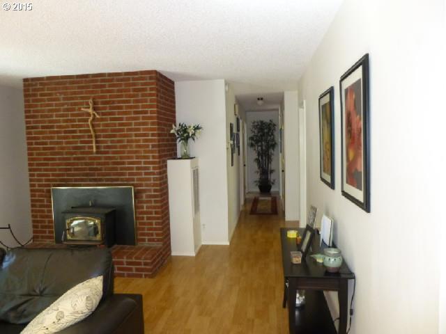 1436 Colonial Road Roseburg, OR 97471 - Photo 9 of 16 Gallery Image 9