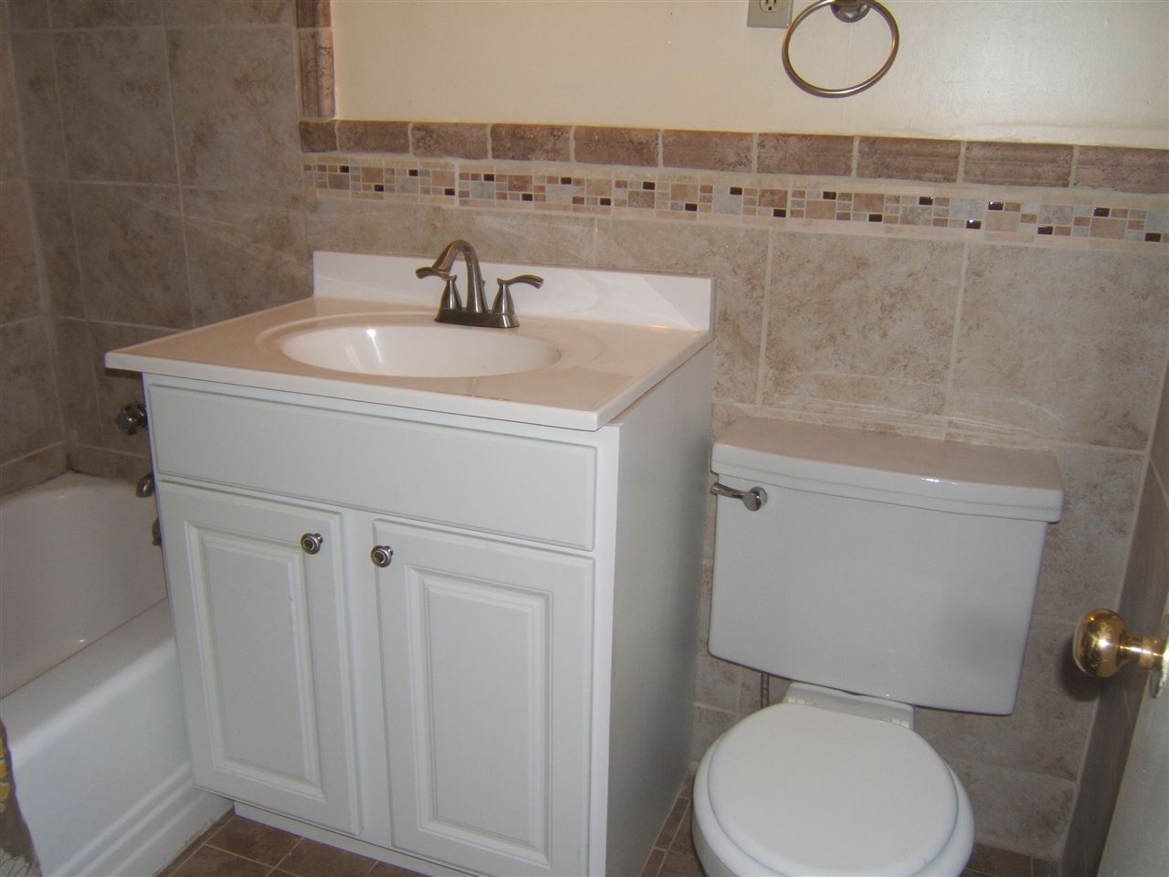 461 North Mendenhall Road Memphis, TN 38117 - Photo 17 of 20 Another view of the updated master bath.