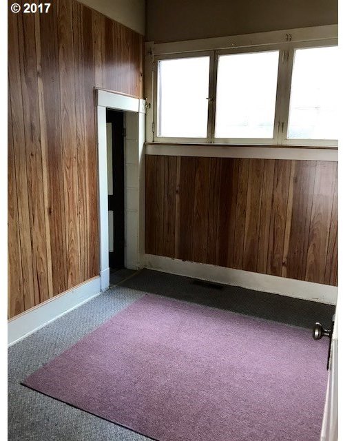 233 Southwest 4th Street Pendleton, OR 97801 - Photo 4 of 11
