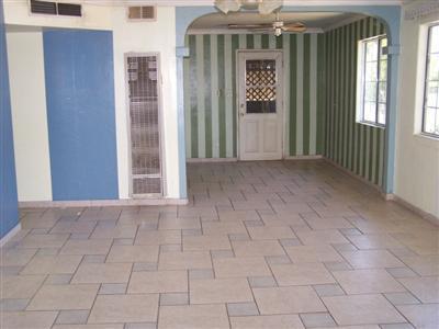 1513 Wilson Road Bakersfield, CA 93304 - Photo 5 of 13 Living Room / Dining Room