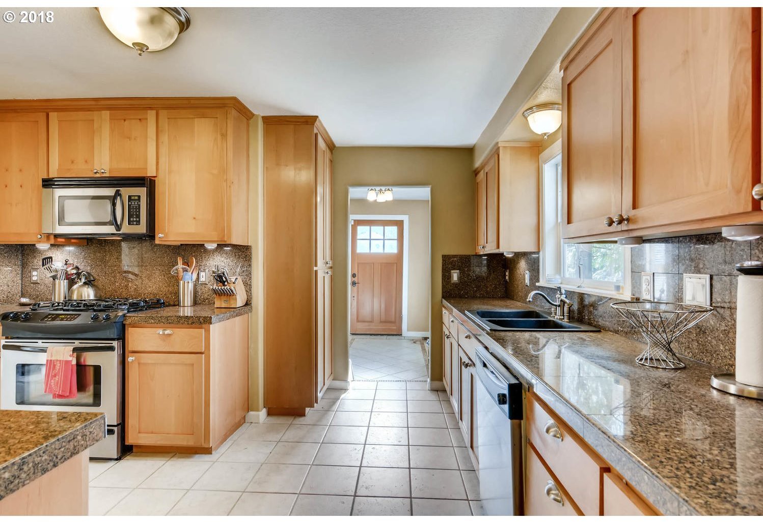 3643 Southwest Logan Street Portland, OR 97219 - Photo 11 of 28 Gallery Image 11