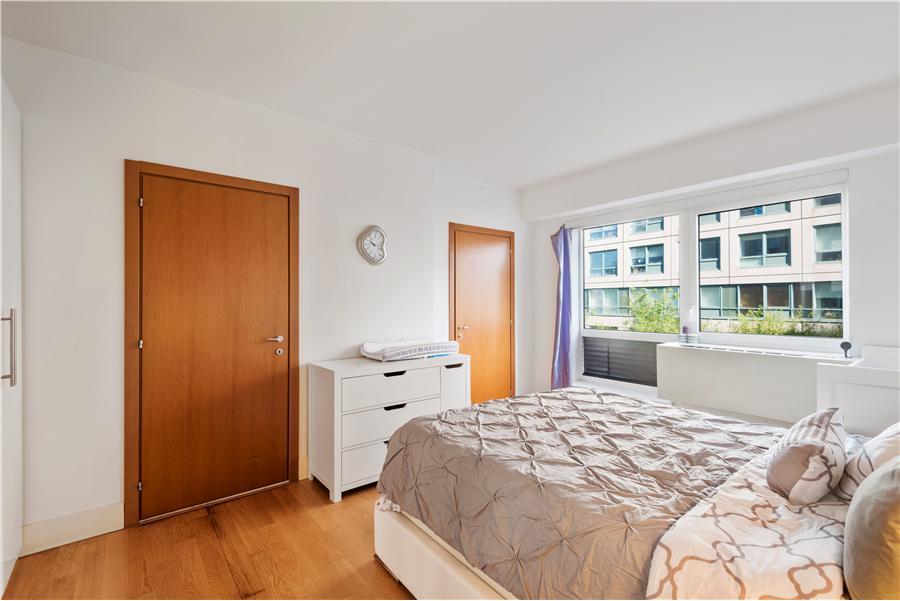 446 Kent Avenue, Unit 4C Brooklyn, NY 11249 - Photo 4 of 6