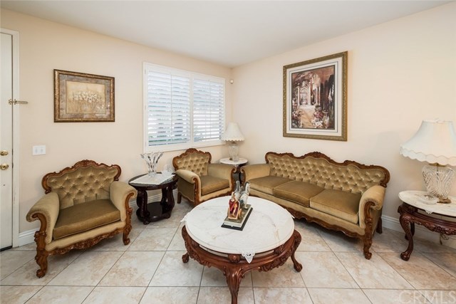 43 Declaration Place Irvine, CA 92602 - Photo 4 of 22