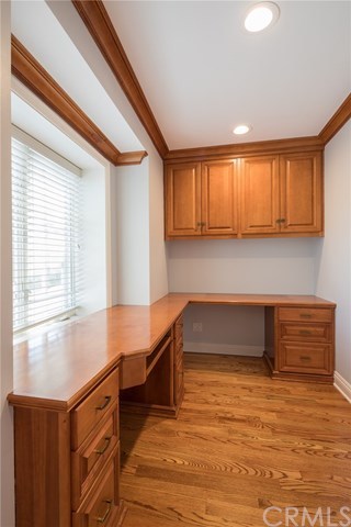 1437 La Perla Avenue Long Beach, CA 90815 - Photo 30 of 43 Upstairs bedroom 3 study area.