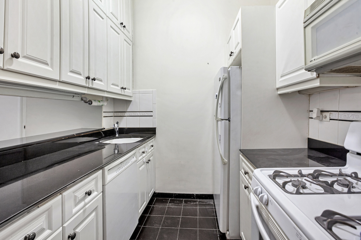 225 West 83rd Street, Unit 3R Manhattan, NY 10024 - Photo 4 of 12