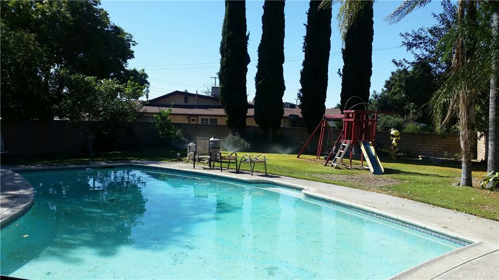 428 South Meridian Avenue Rialto, CA 92376 - Photo 6 of 7