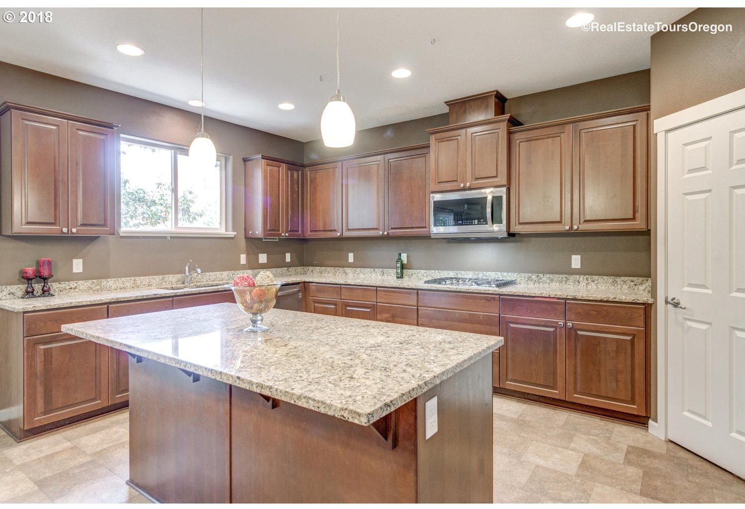 1560 North Davis Street Cornelius, OR 97113 - Photo 11 of 32