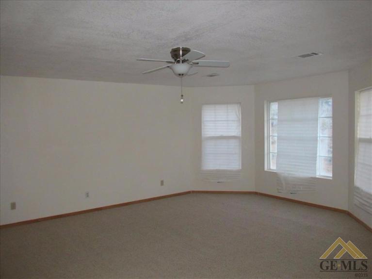 24261 Jacaranda Drive Tehachapi, CA 93561 - Photo 14 of 20