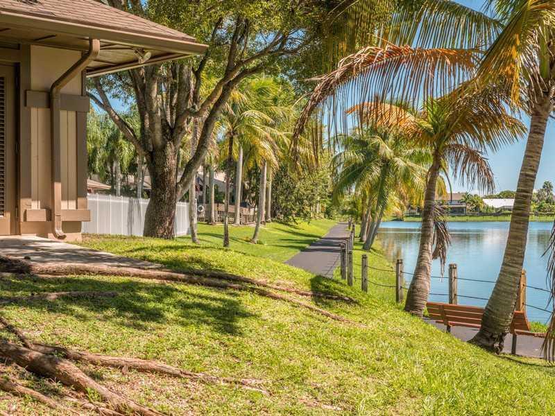 21733 Southwest 99th Avenue Miami, FL 33190 - Photo 15 of 18