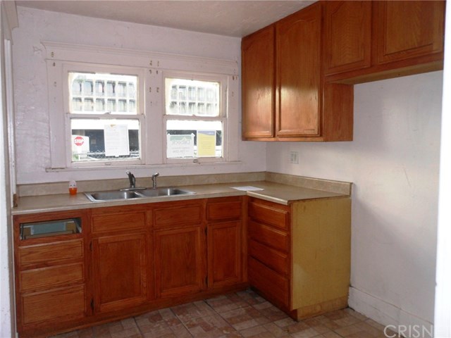 6220 Tyrone Avenue Van Nuys, CA 91401 - Photo 2 of 21