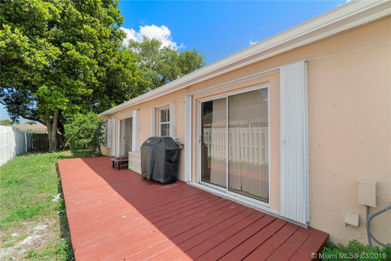 4334 Southwest 72nd Way Davie, FL 33314 - Photo 19 of 23